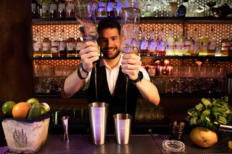 ESCOM ofrece tips para hacer los mejores cócteles