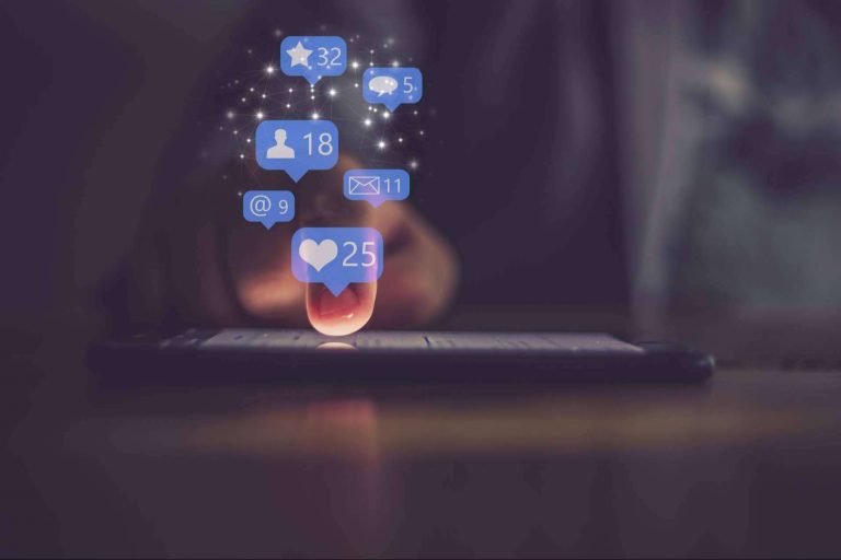 La consultoría Alex1Kenobi ofrece servicios para mejorar Instagram para empresa