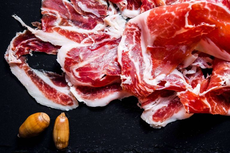 El jamón de bellota 100% ibérico de Mundo Ibéricos a Domicilio aporta una gran cantidad de beneficios para la salud