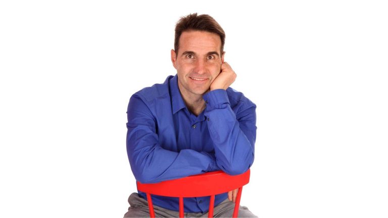 Jose Sánchez ofrece servicios relacionados con el bienestar y el desarrollo personal mediante su programa Ciencia de la Felicidad