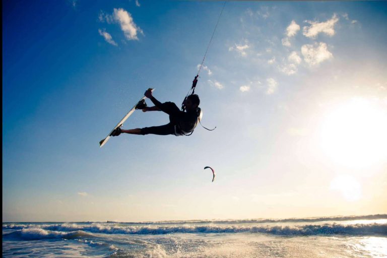 Iniciarse en el kitsurf a través del curso kitesurf para principiantes de 3 Sixty Kite School