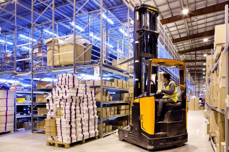 Las carretillas contrapesadas eléctricas del concesionario HP Elevación