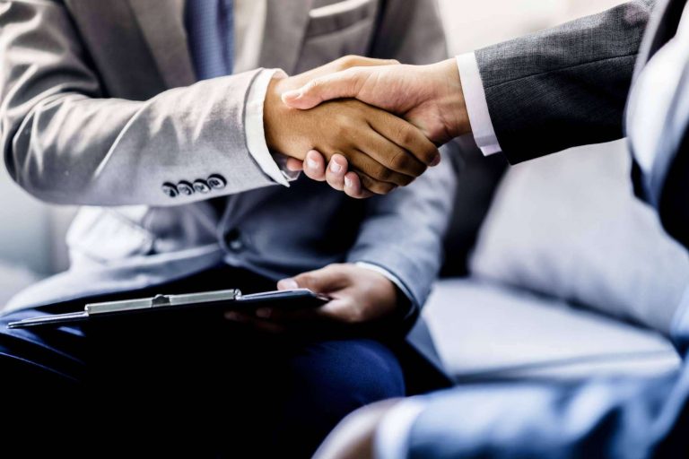 El abogado de extranjería y nacionalidad Lino García facilita la gestión del trámite de renovación de residencia no lucrativa