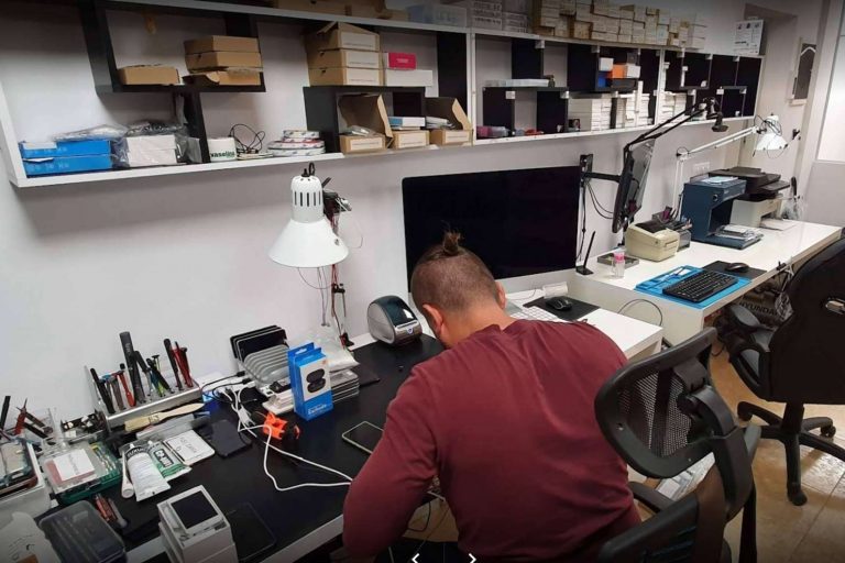 Arréglatelo ofrece un servicio técnico multimarca que llega a toda España