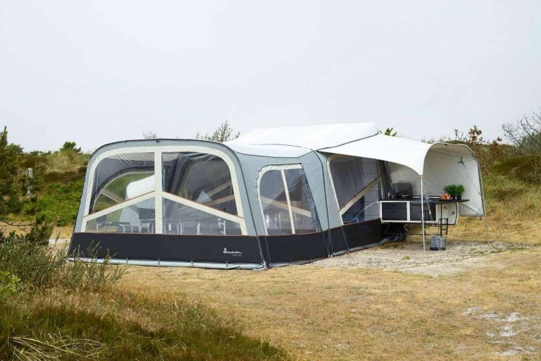 Minicaravanas.com pone a la venta el remolque tienda Camp-let Passion para viajar de forma segura y cómoda