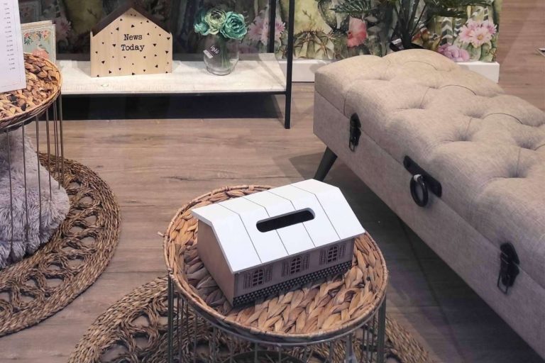 Iglú Tiendas ofrece productos para el hogar como baúles, pufs, maletines, cestos y organizadores de armario