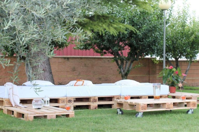 Palets Online ofrece una de las opciones mejor valoradas tanto para hostelería como terrazas de uso particular de palés para chill out