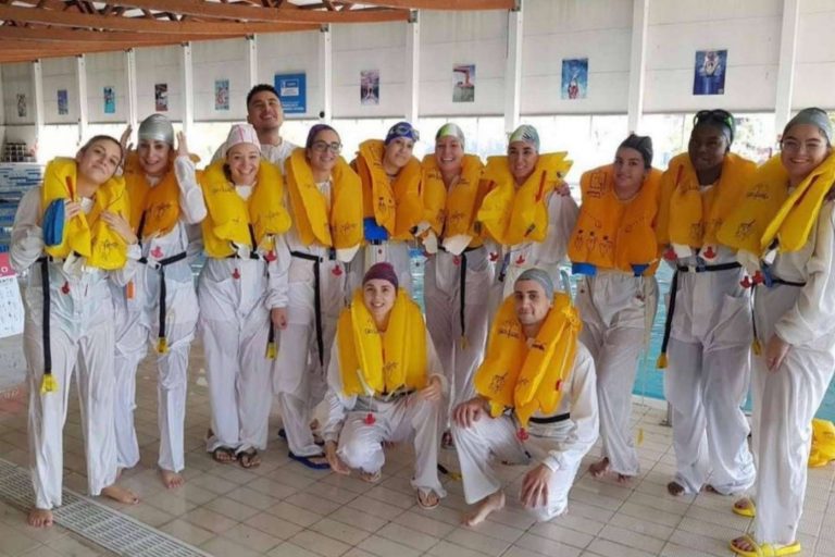 ¿Cómo convertirse en auxiliar de vuelo? Formación en Gijón de la mano de BRAVO19