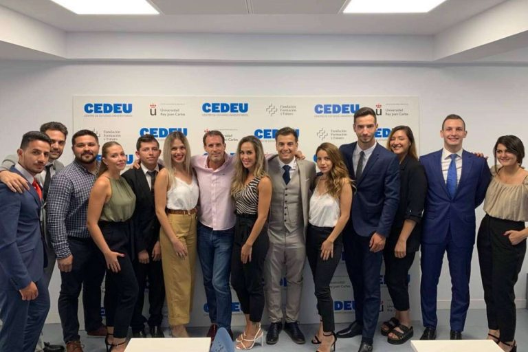 Obtener el título de auxiliar de vuelo con la formación en Madrid de BRAVO19