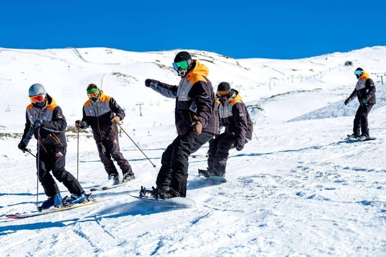 Las clases de esquí y snowboard en Sierra Nevada impartidas por Snowmotion
