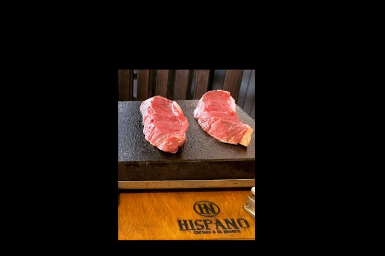 Suma 5 estrellas en las reseñas de TripAdvisor la carne a la piedra del Asador Uruguayo Hispano
