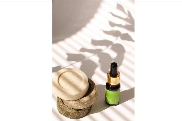 Cosmetics Tenerife define las propiedades de los aceites esenciales puros