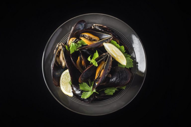 Mejillones al vino blanco: una receta fácil con sabor a estrella Michelin