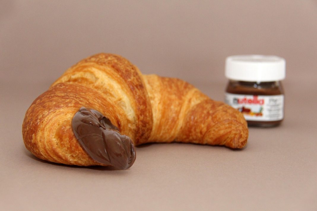 Cómo hacer croissant relleno de chocolate con hojaldre