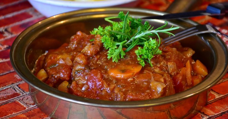 Carrillada en salsa: cómo conseguir que la carne quede tierna