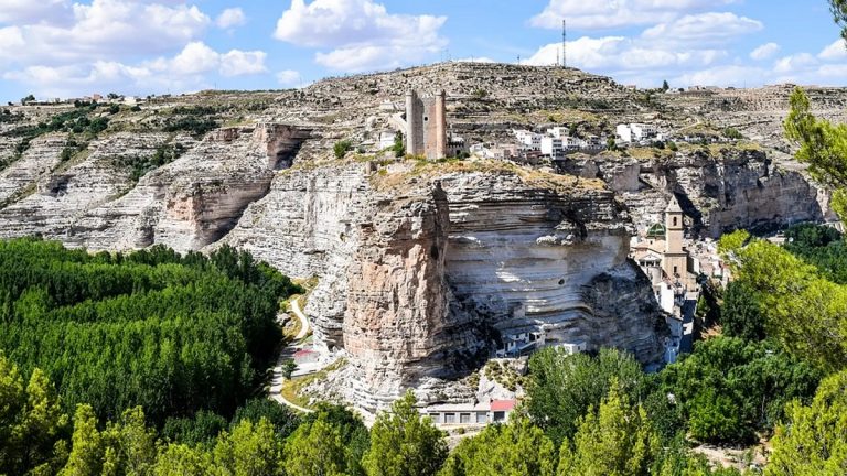 Pueblos bonitos de Albacete para visitar en un día de otoño
