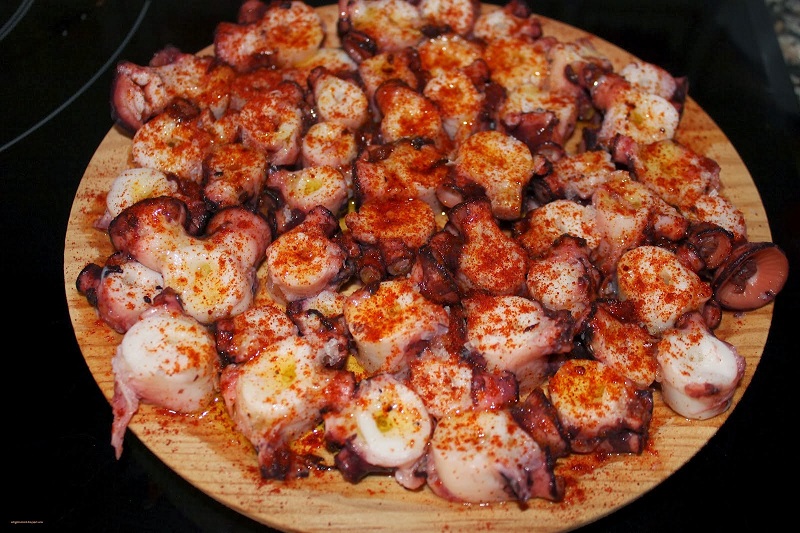 Los trucos de Chicote para bordar el mítico pulpo a la gallega