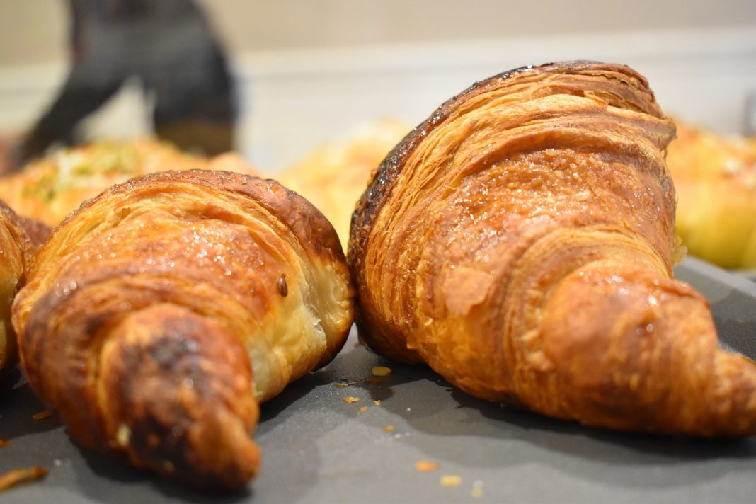 Cómo hacer croissant relleno de chocolate con hojaldre