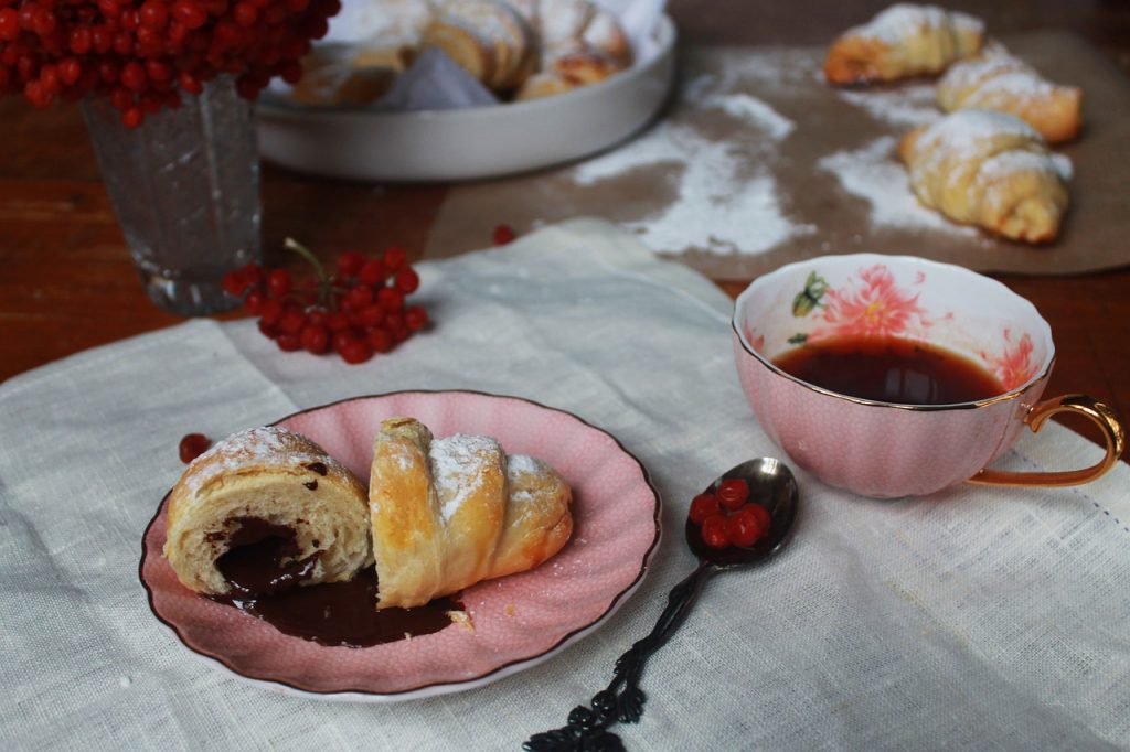 Cómo hacer croissant relleno de chocolate con hojaldre