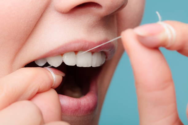Así debes usar el hilo dental para limpiarte a fondo 1 Uso correcto del hilo dental