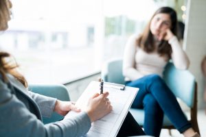 Ayudas para el psicólogo en distintas comunidades: hasta 1.200 euros y así se piden