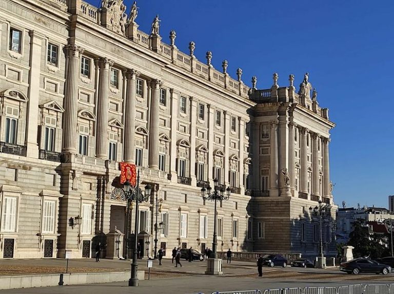 Patrimonio Nacional abrirá al público hoy y el Palacio Real será gratis desde las 16.00 horas