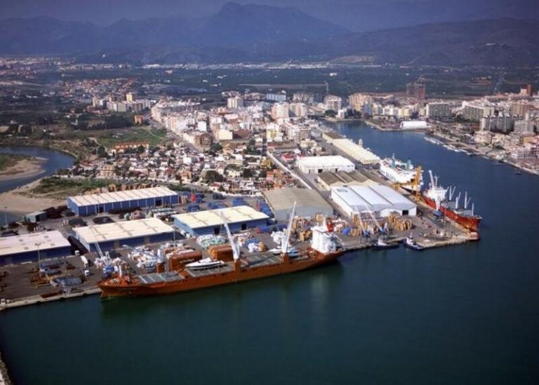 Asistidas 3 personas tras una fuga de amoniaco en una fábrica de hielo del Puerto de Gandia