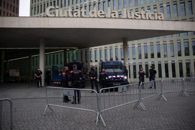 Un juez procesa a un profesor por presunta agresión sexual a un alumno en Barcelona