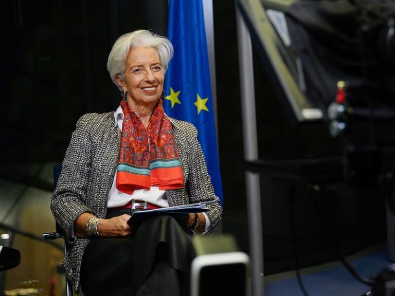 Lagarde espanta el temor a subidas de tipos en 2022