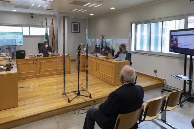 El psiquiatra acusado de abusos achaca a la denunciante 