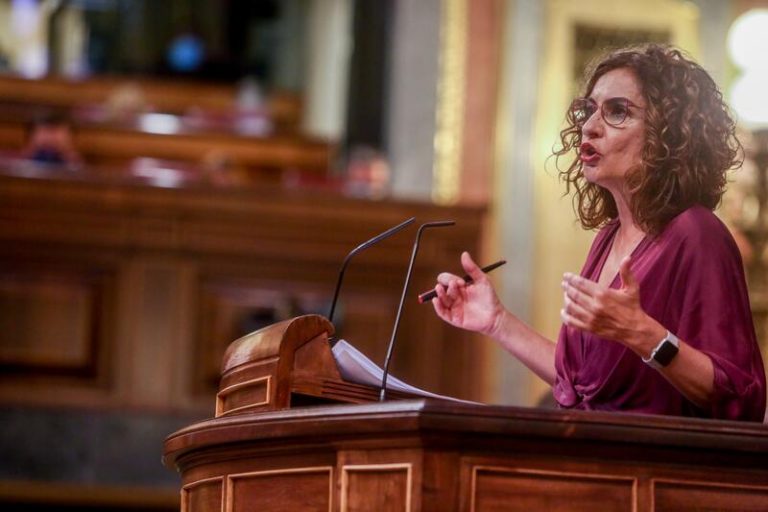 Montero reconoce a ERC que su PGE 