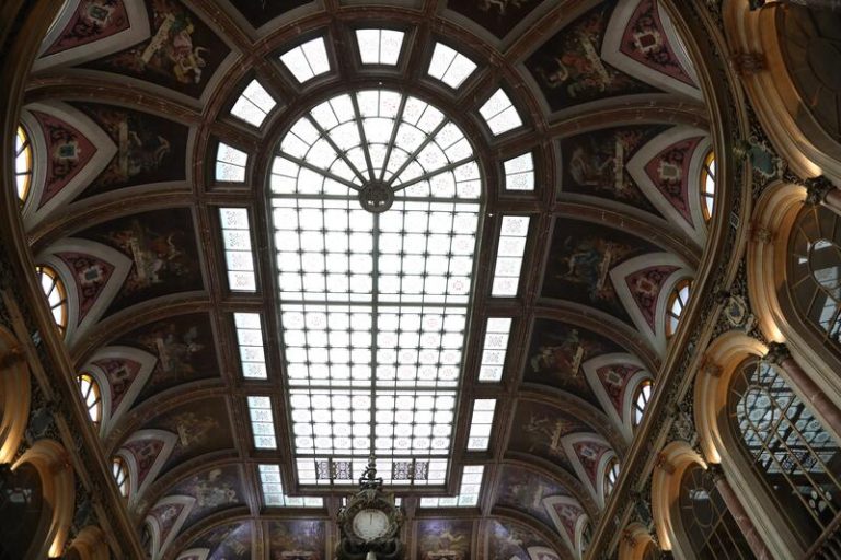 El Ibex 35 defiende los 9.000 puntos con un ascenso del 0,42% en la media sesión