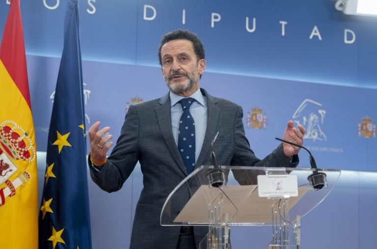 Cs anima al policía agredido por Alberto Rodríguez a llevar a los tribunales a Rufián