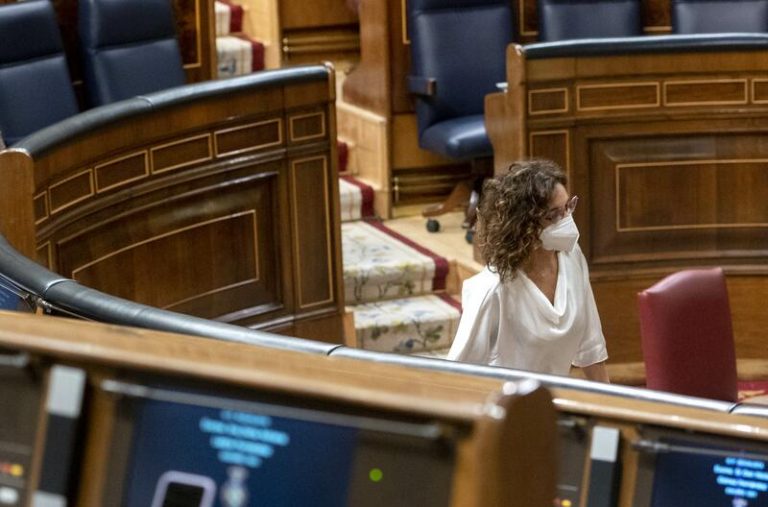 Montero defiende que el PGE es 