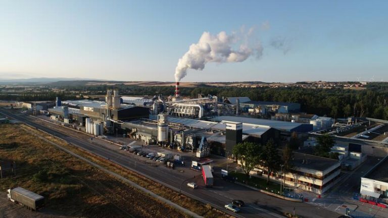 Endesa cierra un acuerdo de suministro de electricidad a largo plazo con Kronospan