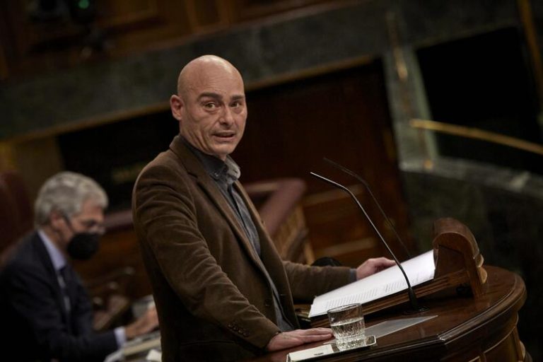 Podemos convoca a socios parlamentarios para tener un debate 