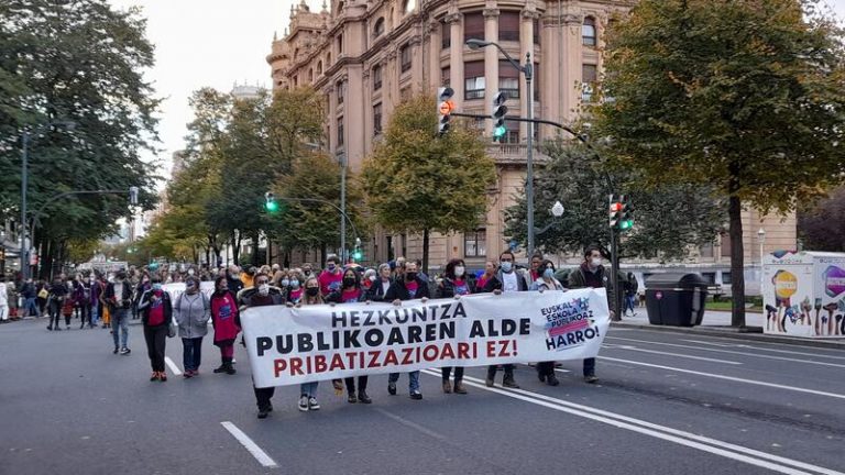 Reclaman en Bilbao una escuela 
