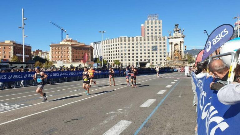 Más de 15.000 corredores participan este domingo en la Zúrich Marató Barcelona