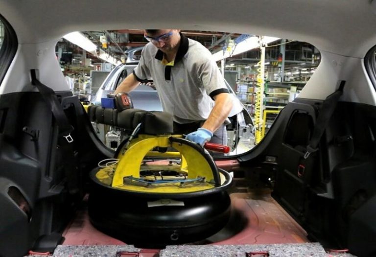 Bruselas propone una ayuda de 1,4 millones para recolocar a despedidos de la automoción en Aragón