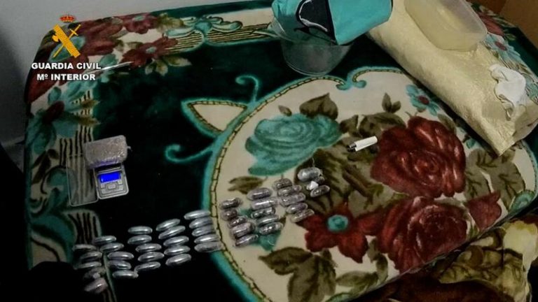 La Guardia Civil en Melilla suma 25 detenidos en una operación contra el empleo del 'gas de la risa' como droga