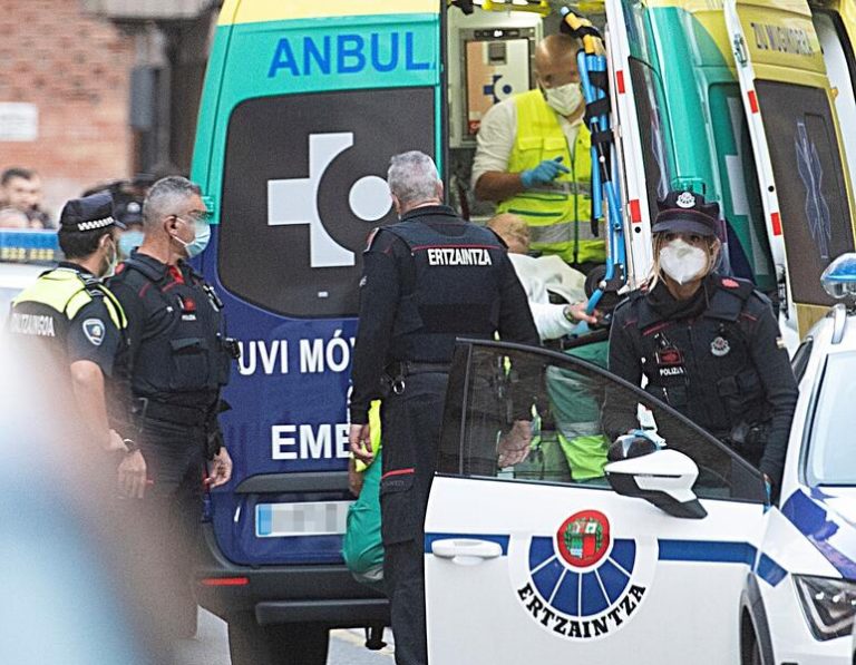 Detenido el hombre atrincherado en un bar de Barakaldo tras agredir a su dueña