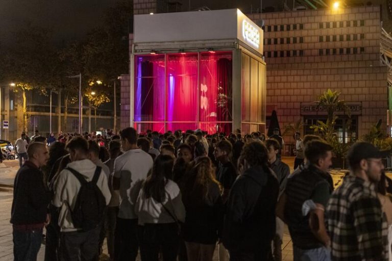 Sanidad notifica 6.461 casos y 59 muertes, mientras la incidencia asciende a 62