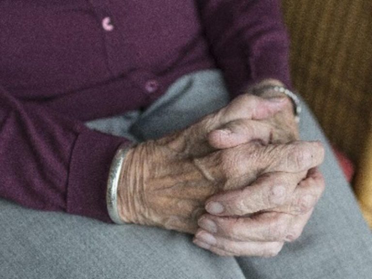 Diez residencias catalanas presentan casos activos