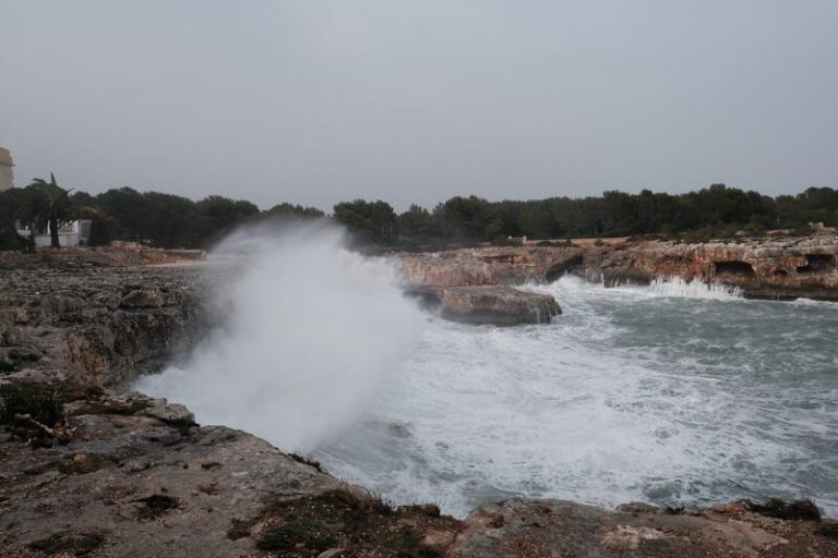 Lluvia, viento y olas ponen en riesgo a nueve provincias del este peninsular