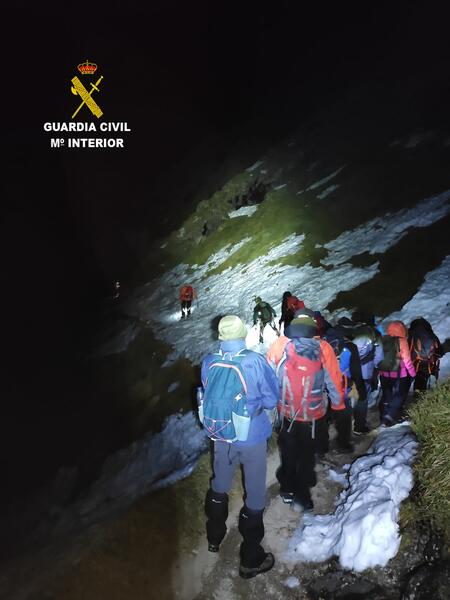 Rescatados once senderistas atrapados por la nieve en los Picos de Europa