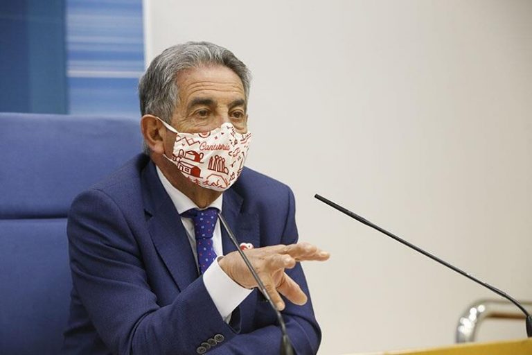 Revilla pretende abordar también la prohibición de cazar lobos en la Cumbre de Santiago