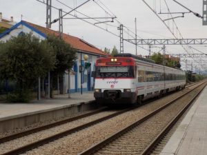 El Congreso reclama al Gobierno que sopese transferir las Cercanías a Valencia