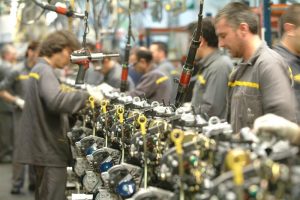 CC.OO. rechaza eliminar el turno de tarde en Renault en Palencia