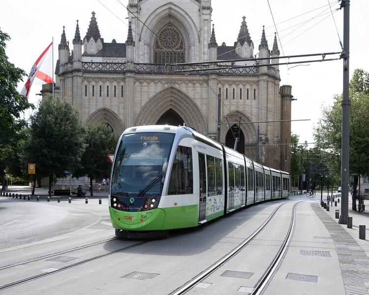 CAF gana 57 millones hasta septiembre y recupera la actividad