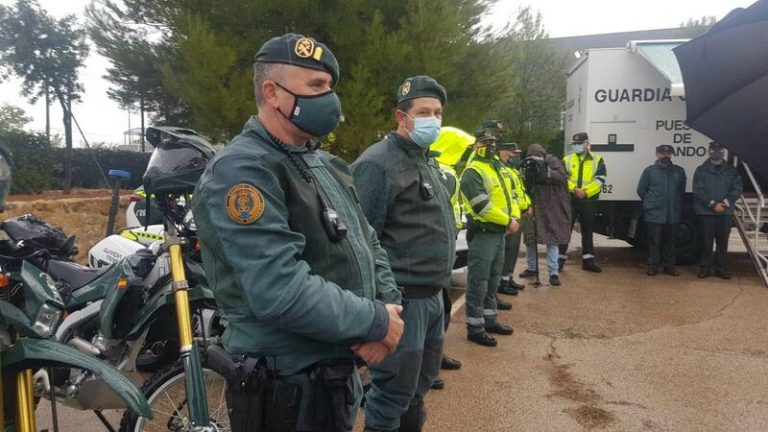 Agentes de la Guardia Civil velan por la seguridad del Gran Premio de Motos de la Comunitat Valenciana